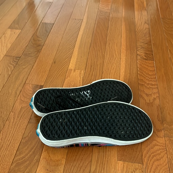 Vans - Picture 6 of 6